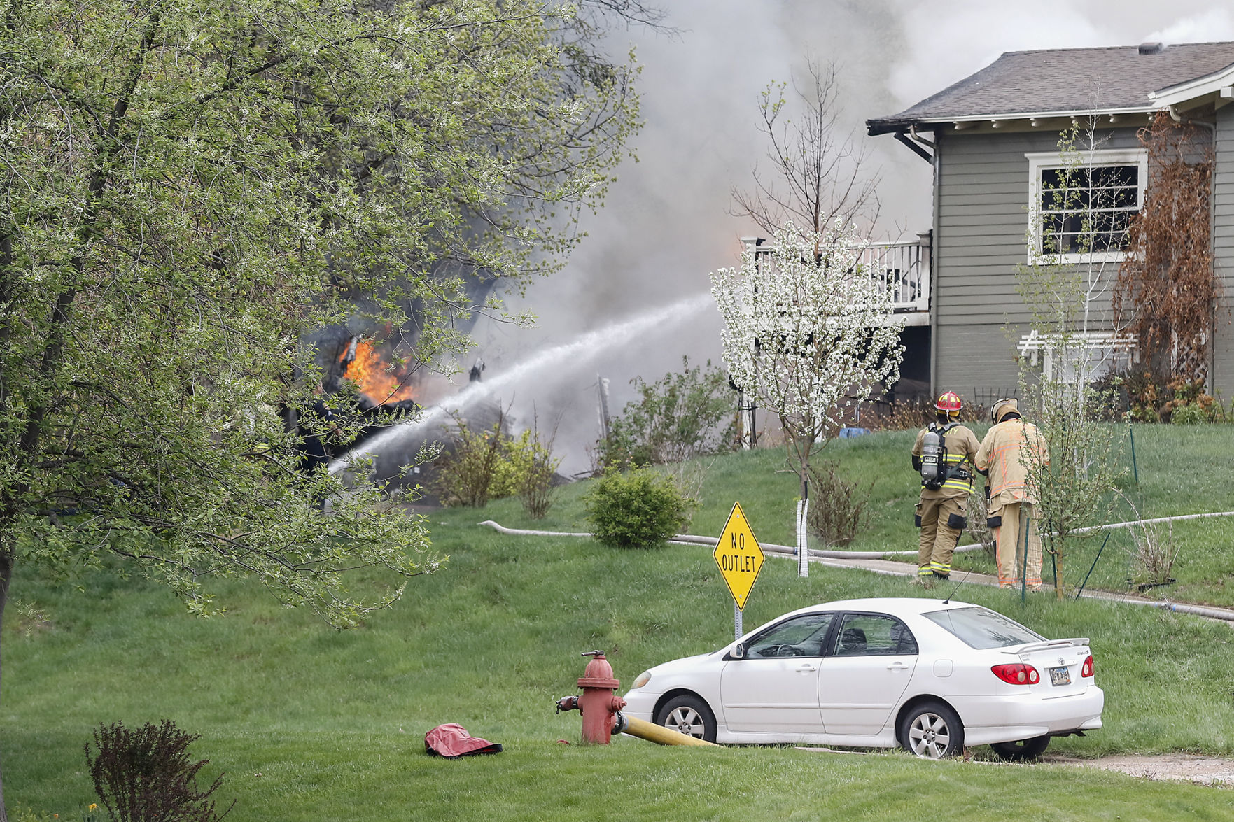 051218-nws-fire009.JPG